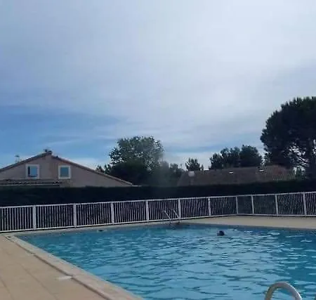 בית נופש Maison Individuelle Dans Avec Piscine *